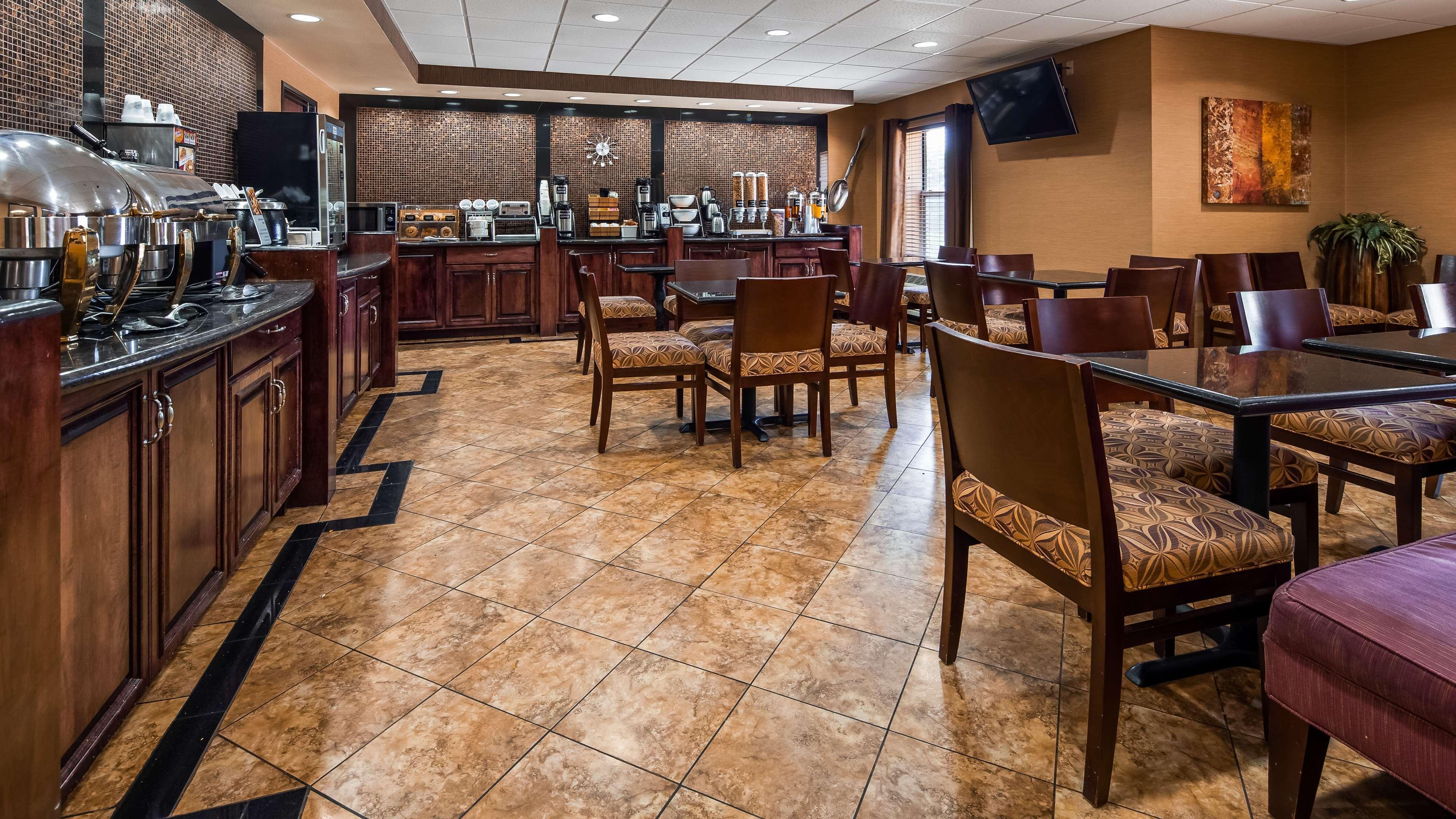 Best Western Plus Midwest Inn & Suites Salina Exteriör bild