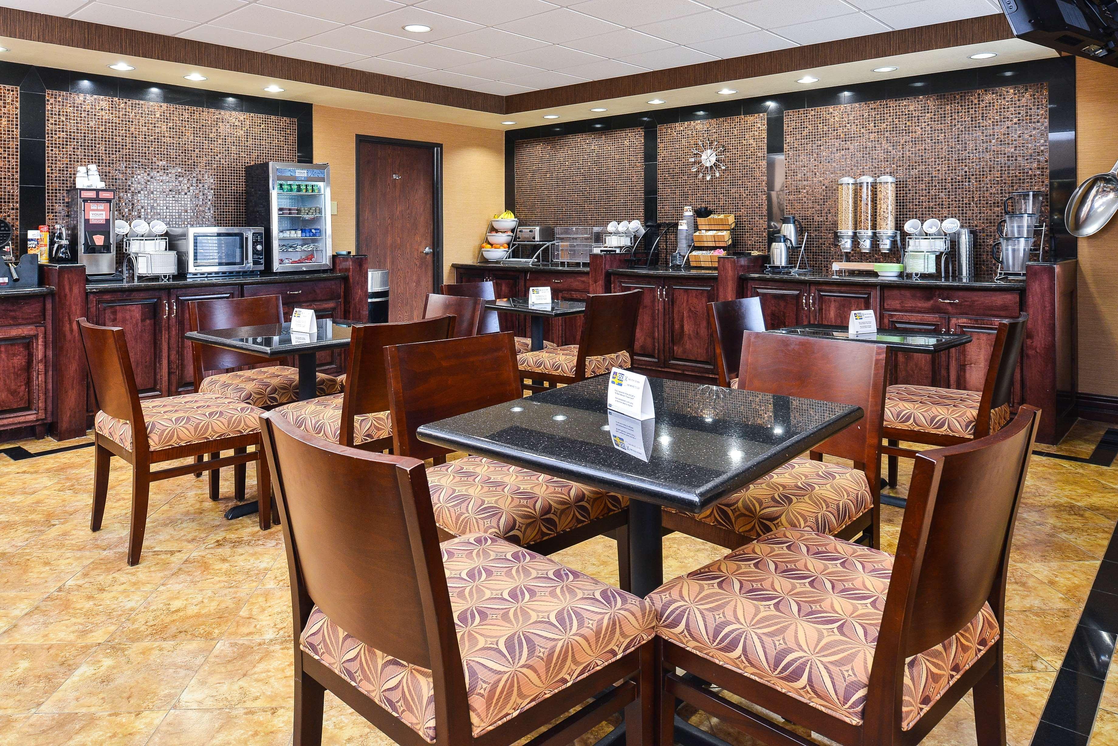 Best Western Plus Midwest Inn & Suites Salina Exteriör bild