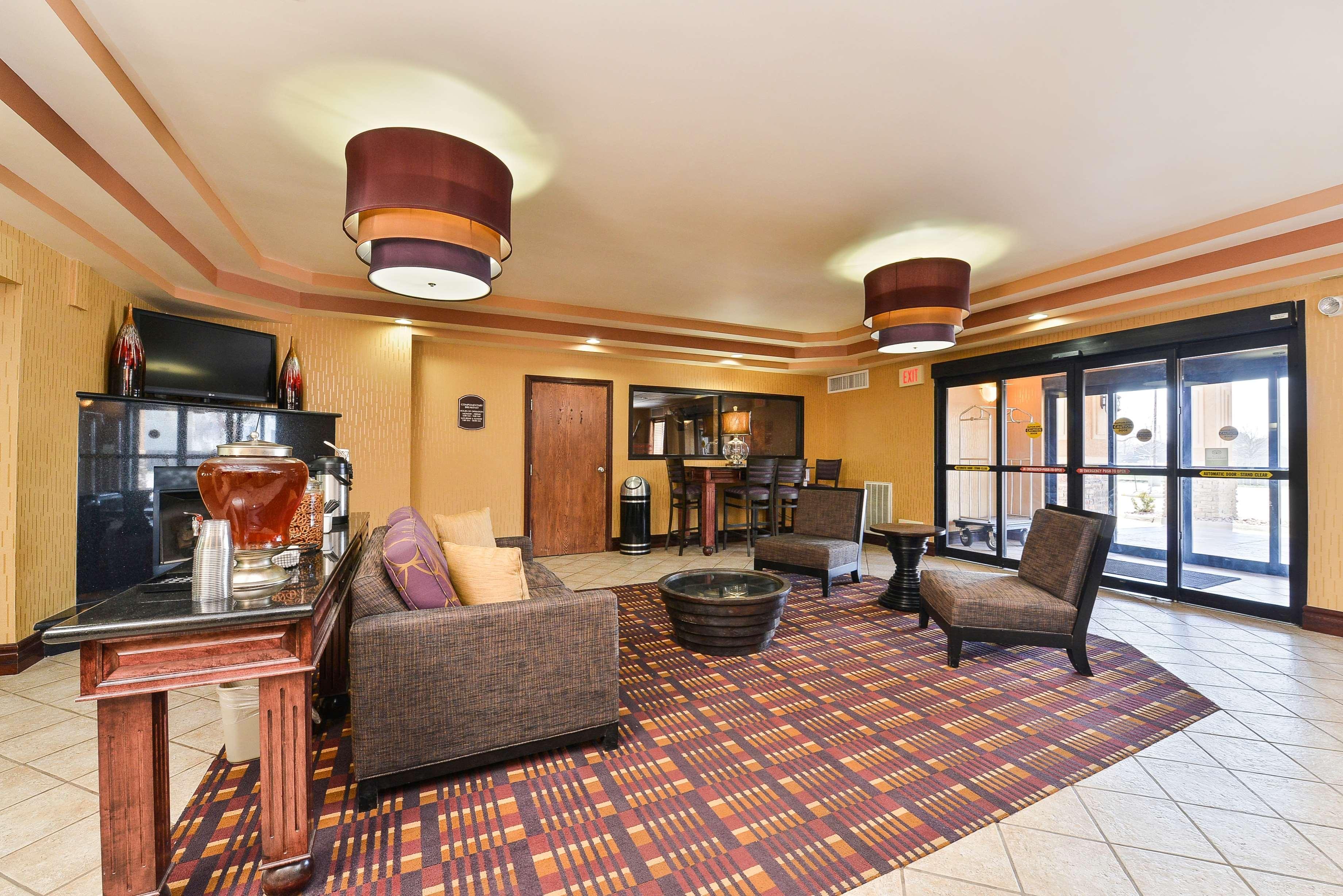 Best Western Plus Midwest Inn & Suites Salina Exteriör bild
