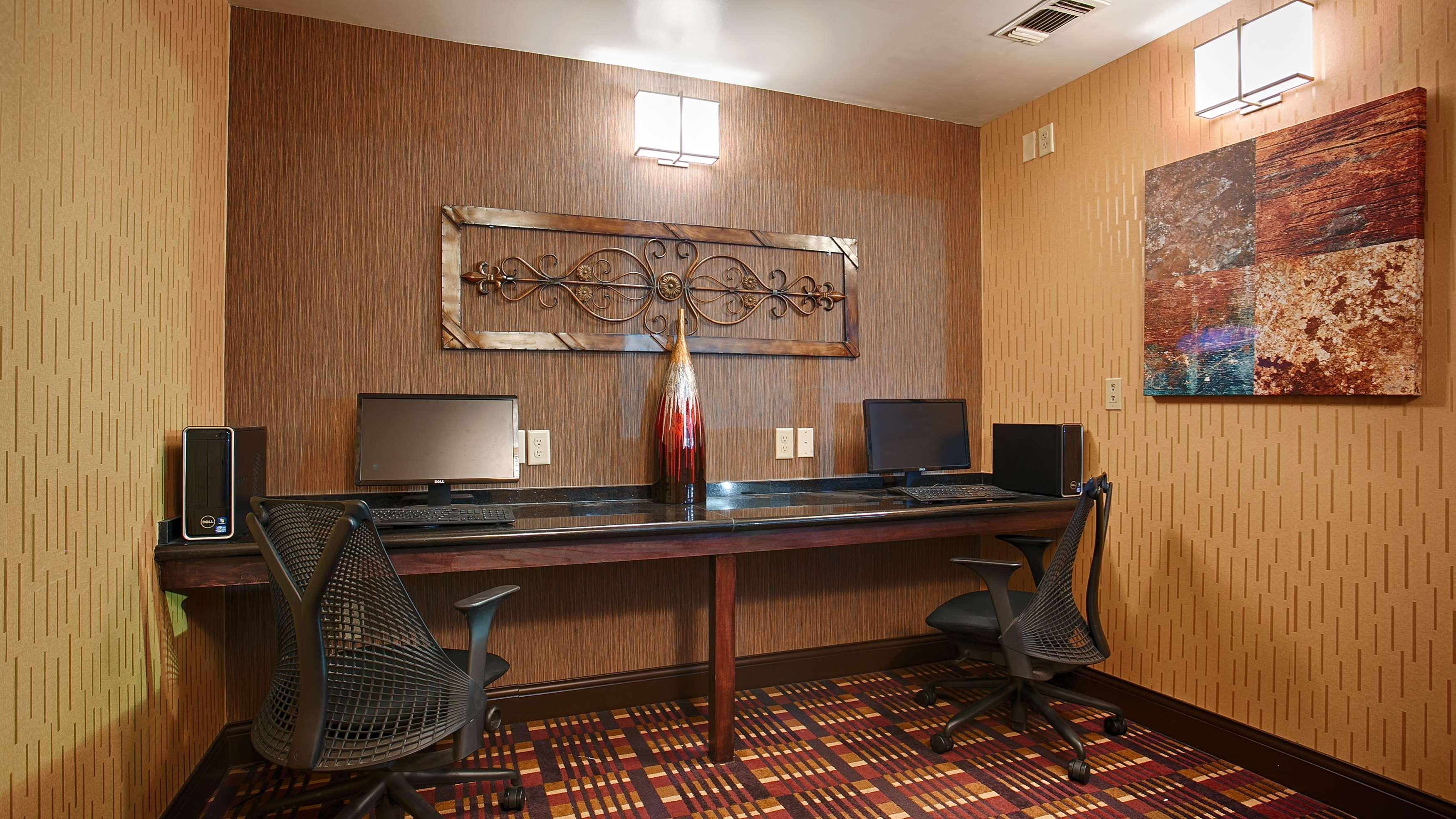 Best Western Plus Midwest Inn & Suites Salina Exteriör bild