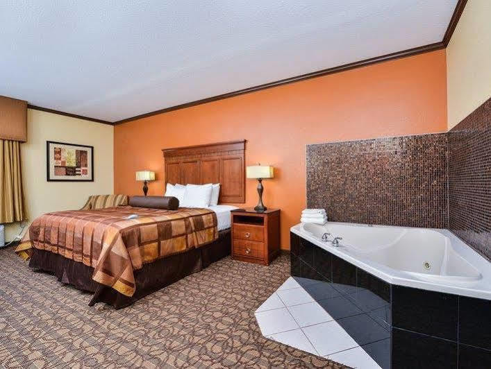 Best Western Plus Midwest Inn & Suites Salina Exteriör bild
